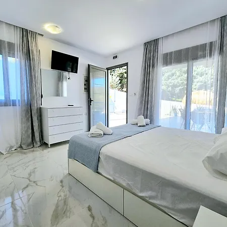 Dream Luxury & *